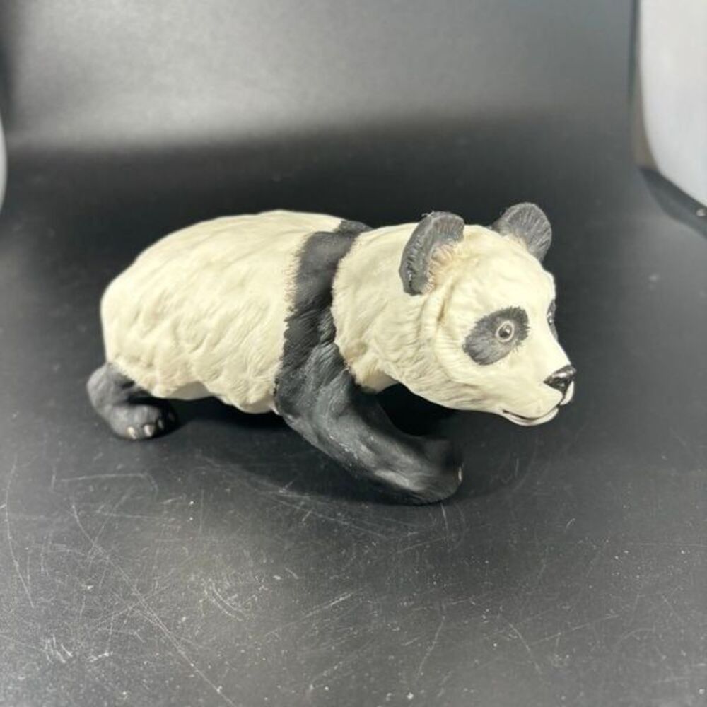 Boehm Porcelain  Panda Cub Walking 20097 Made in England‎ 1982 Figurine